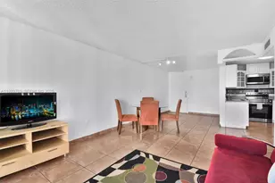 9682 Fontainebleau Blvd, Miami, FL 33172 - Photo 8