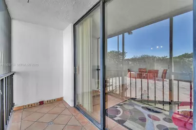 9682 Fontainebleau Blvd #306, Miami, FL 33172 - Photo 18