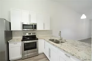 6725 NW 192nd Ln, Hialeah, FL 33015 - Photo 6