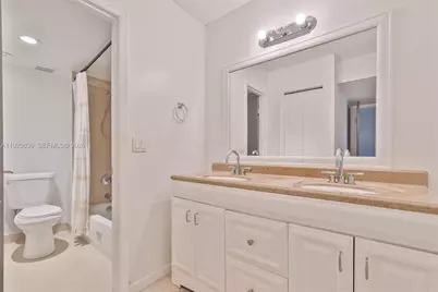 325 Lakeview Dr #102, Weston, FL 33326 - Photo 6