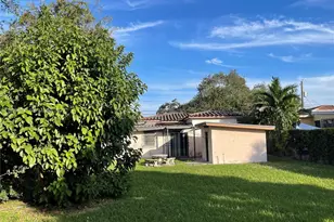 1040 NW 28th Ave, Miami, FL 33125 - Photo 6