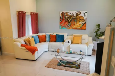 19907 NW 67th Ct, Hialeah, FL 33015 - Photo 8