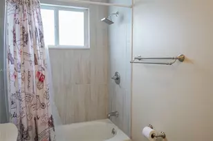 19907 NW 67th Ct, Hialeah, FL 33015 - Photo 40