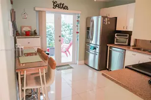 19907 NW 67th Ct, Hialeah, FL 33015 - Photo 18