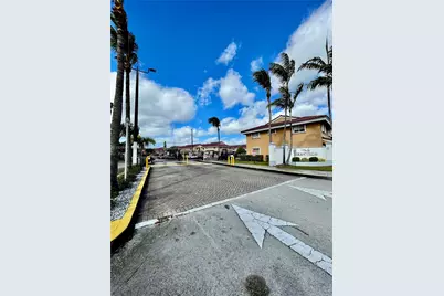 562 NW 82nd Pl #309, Miami, FL 33126 - Photo 2