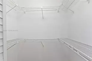 15569 N Miami Lakeway N, Miami Lakes, FL 33014 - Photo 16