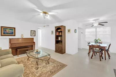 130 Brighton #D, Boca Raton, FL 33434 - Photo 2