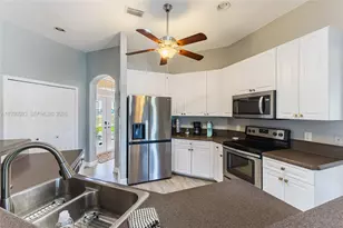 201 SW 35th St, Cape Coral, FL 33914 - Photo 12