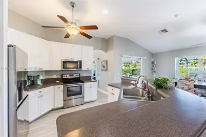 201 SW 35th Street, Cape Coral, FL 33914 - Photo 14