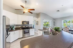 201 SW 35th St, Cape Coral, FL 33914 - Photo 14