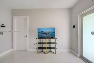 1526 NE 110th St, Miami, FL 33161 - Photo 12