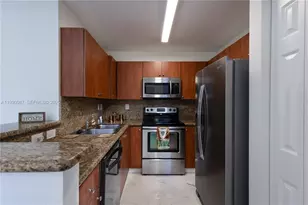 1009 SW 144th Ave, Pembroke Pines, FL 33027 - Photo 6