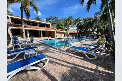 2001 S Saint Andrews Rd #121, Hollywood, FL 33021 - Photo 10