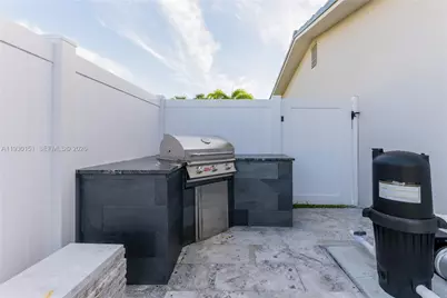 2415 NE 35th Dr, Fort Lauderdale, FL 33308 - Photo 38