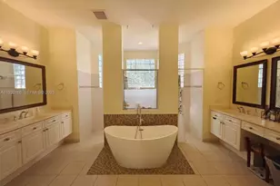 1035 Waterside Cir, Weston, FL 33327 - Photo 8