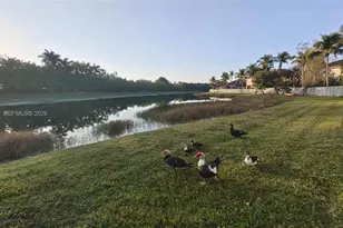 1035 Waterside Cir, Weston, FL 33327 - Photo 26