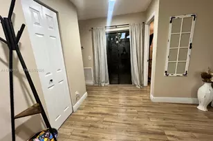 930 SW 109th Ave, Pembroke Pines, FL 33025 - Photo 16