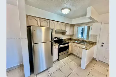 1274 NE 40th St #4, Oakland Park, FL 33334 - Photo 2