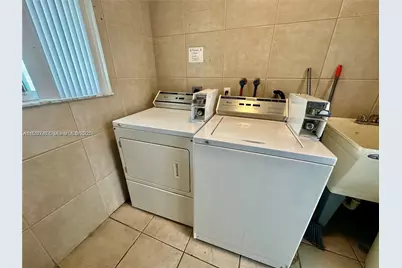 1274 NE 40th St #4, Oakland Park, FL 33334 - Photo 14