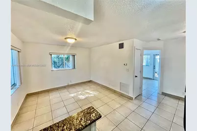 1274 NE 40th St #4, Oakland Park, FL 33334 - Photo 6