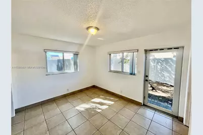 1274 NE 40th St #4, Oakland Park, FL 33334 - Photo 10
