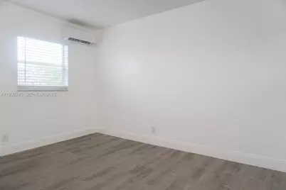 749 SE 15th St #8, Fort Lauderdale, FL 33316 - Photo 8