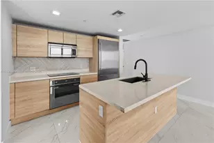 16385 Biscayne Blvd, North Miami Beach, FL 33160 - Photo 18