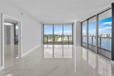 16385 Biscayne Blvd #2907, North Miami Beach, FL 33160 - Photo 2