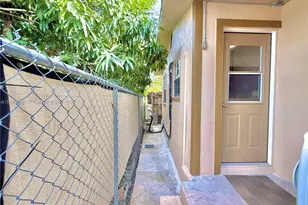 1001 NW 23rd Ct, Miami, FL 33125 - Photo 18