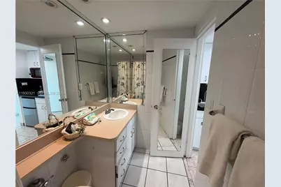 5445 Collins Ave #1506, Miami Beach, FL 33140 - Photo 8