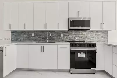 2737 W 55th Pl, Hialeah, FL 33016 - Photo 10