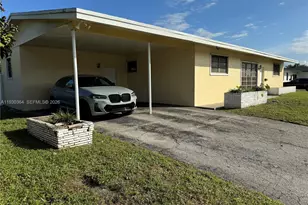 1121 NE 199th St, Miami, FL 33179 - Photo 4