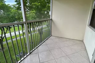 12850 SW 4th Ct, Pembroke Pines, FL 33027 - Photo 14