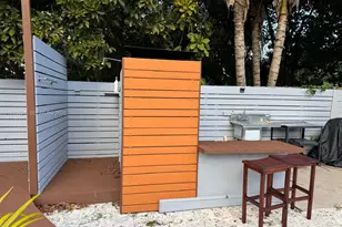 985 NE 115th St, Biscayne Park, FL 33161 - Photo 32