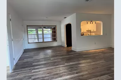 985 NE 115th St, Biscayne Park, FL 33161 - Photo 2