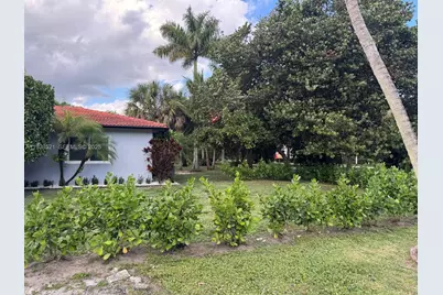 985 NE 115th St, Biscayne Park, FL 33161 - Photo 40