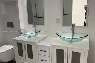 985 NE 115th St, Biscayne Park, FL 33161 - Photo 12