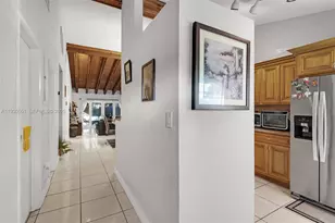 2340 Evergreen Ct, Pembroke Pines, FL 33026 - Photo 2