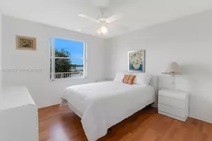 1008 NW 180th Ave, Pembroke Pines, FL 33029 - Photo 16