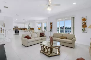 1008 NW 180th Ave, Pembroke Pines, FL 33029 - Photo 4