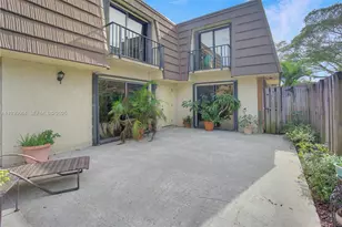 1515 15th Ct, Palm Beach Gardens, FL 33410 - Photo 2