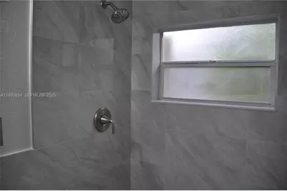 571 NE 61st St, Oakland Park, FL 33334 - Photo 16