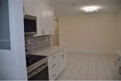 571 NE 61st St, Oakland Park, FL 33334 - Photo 12