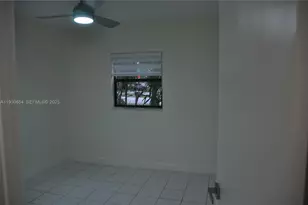 571 NE 61st St, Oakland Park, FL 33334 - Photo 14