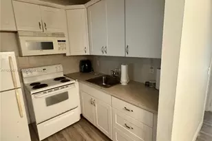 118 E Salisbury E, West Palm Beach, FL 33417 - Photo 6