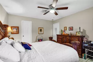 8851 NW 119th St, Hialeah Gardens, FL 33018 - Photo 16