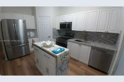 2452 SE 19th Ct, Homestead, FL 33035 - Photo 4