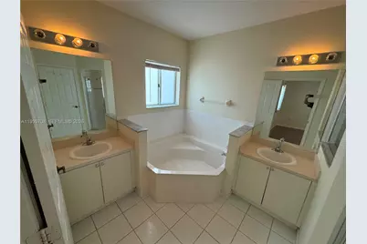 2452 SE 19th Ct, Homestead, FL 33035 - Photo 6