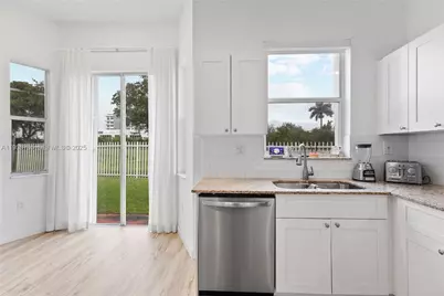 10613 NW 57th St, Doral, FL 33178 - Photo 14