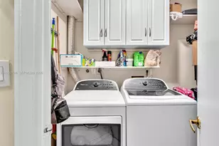 10241 NW 9th St Cir, Miami, FL 33172 - Photo 6